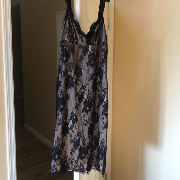 Black lace overlay dress - Picture 2 of 3